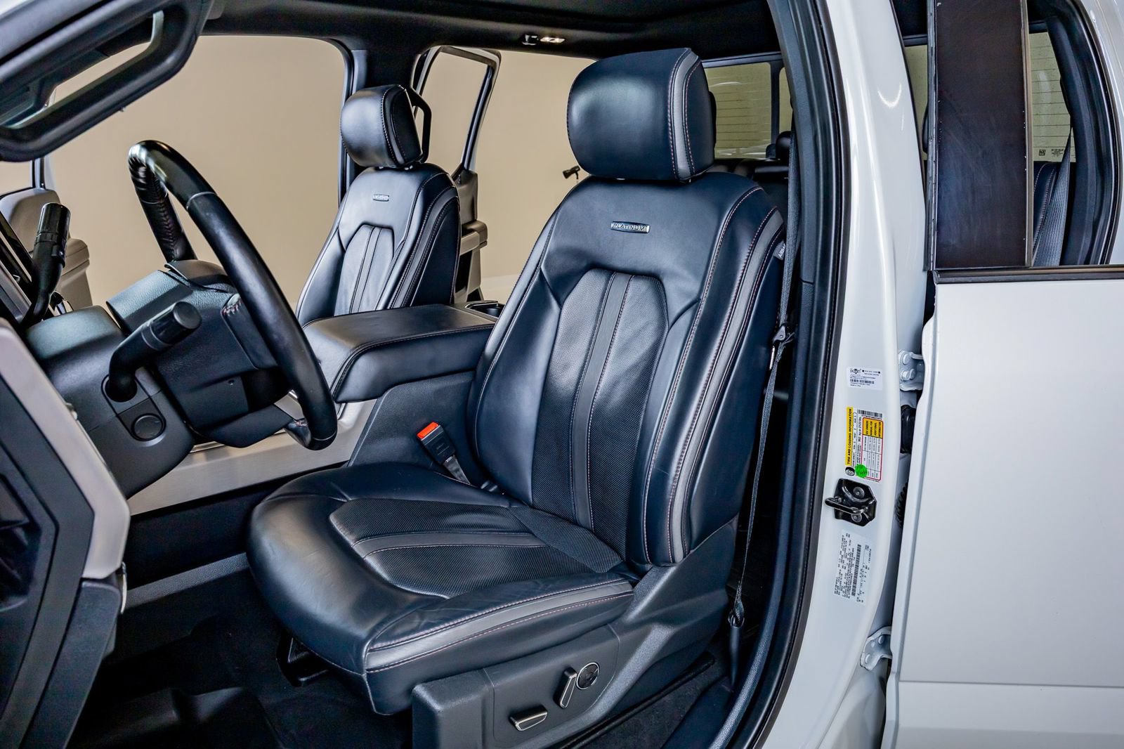 Used 2022 Ford F250 Platinum w/ FX4 Off-Road Package AWD/4WD image 30