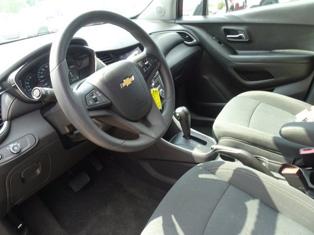 Used 2022 Chevrolet Trax LS w/ Tint and Cruise Package AWD/4WD image 12