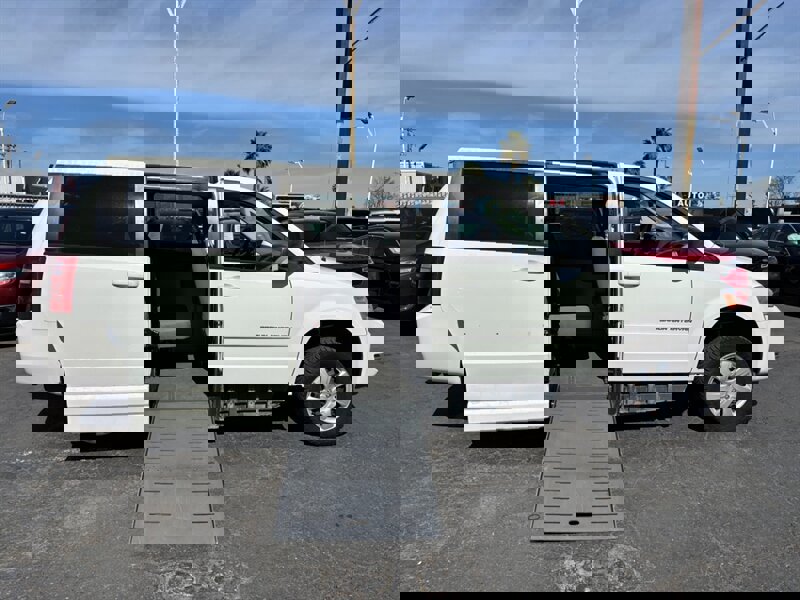 Used 2010 Dodge Grand Caravan SE w/ Climate Group image 1