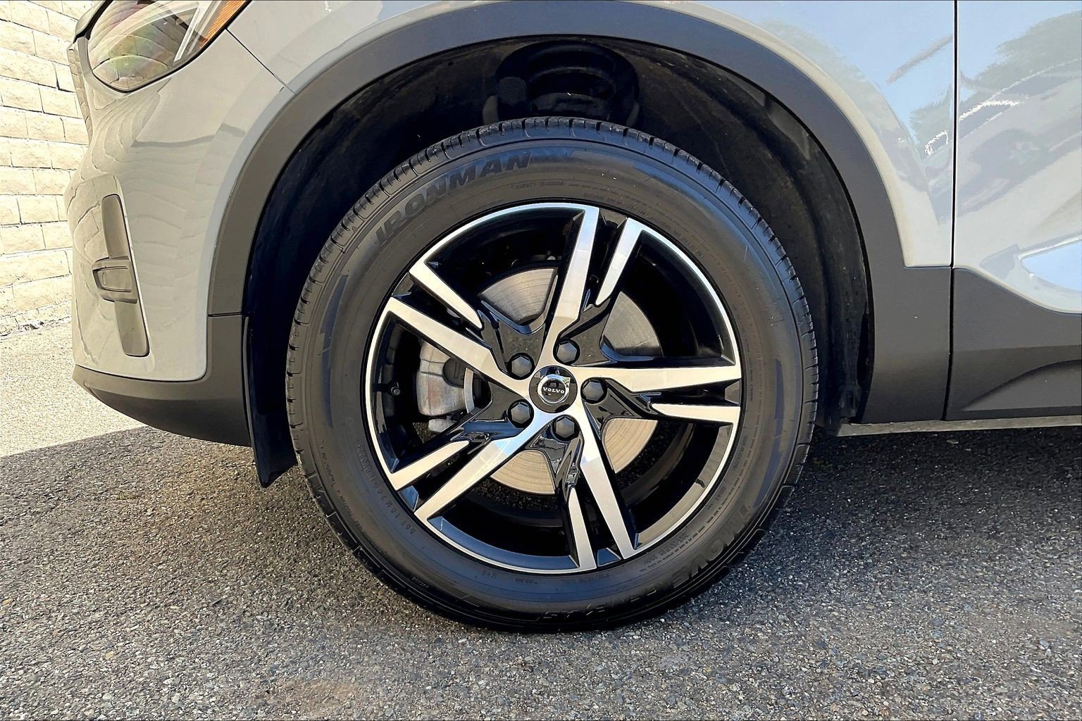 Used 2025 Volvo XC40 B5 Core AWD/4WD image 8