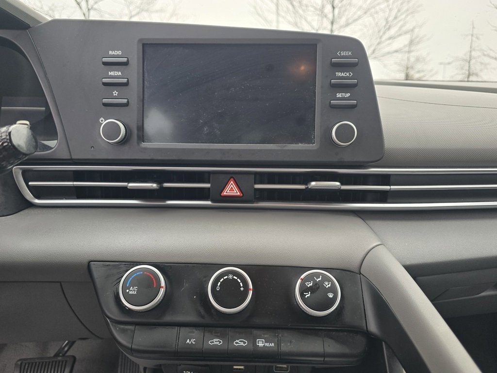 Used 2021 Hyundai Elantra SE image 20