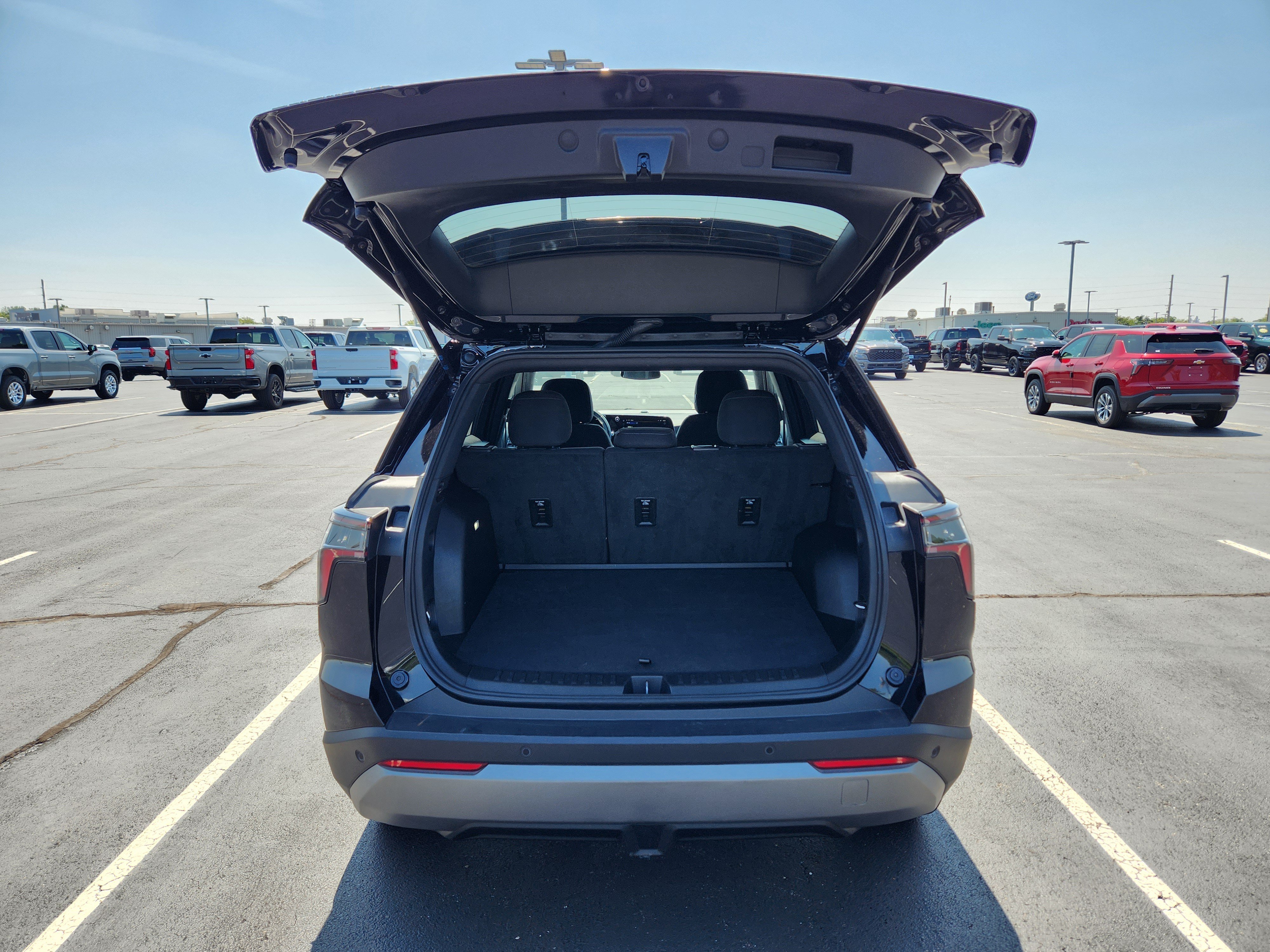 Used 2026 Chevrolet Equinox LT FWD image 10