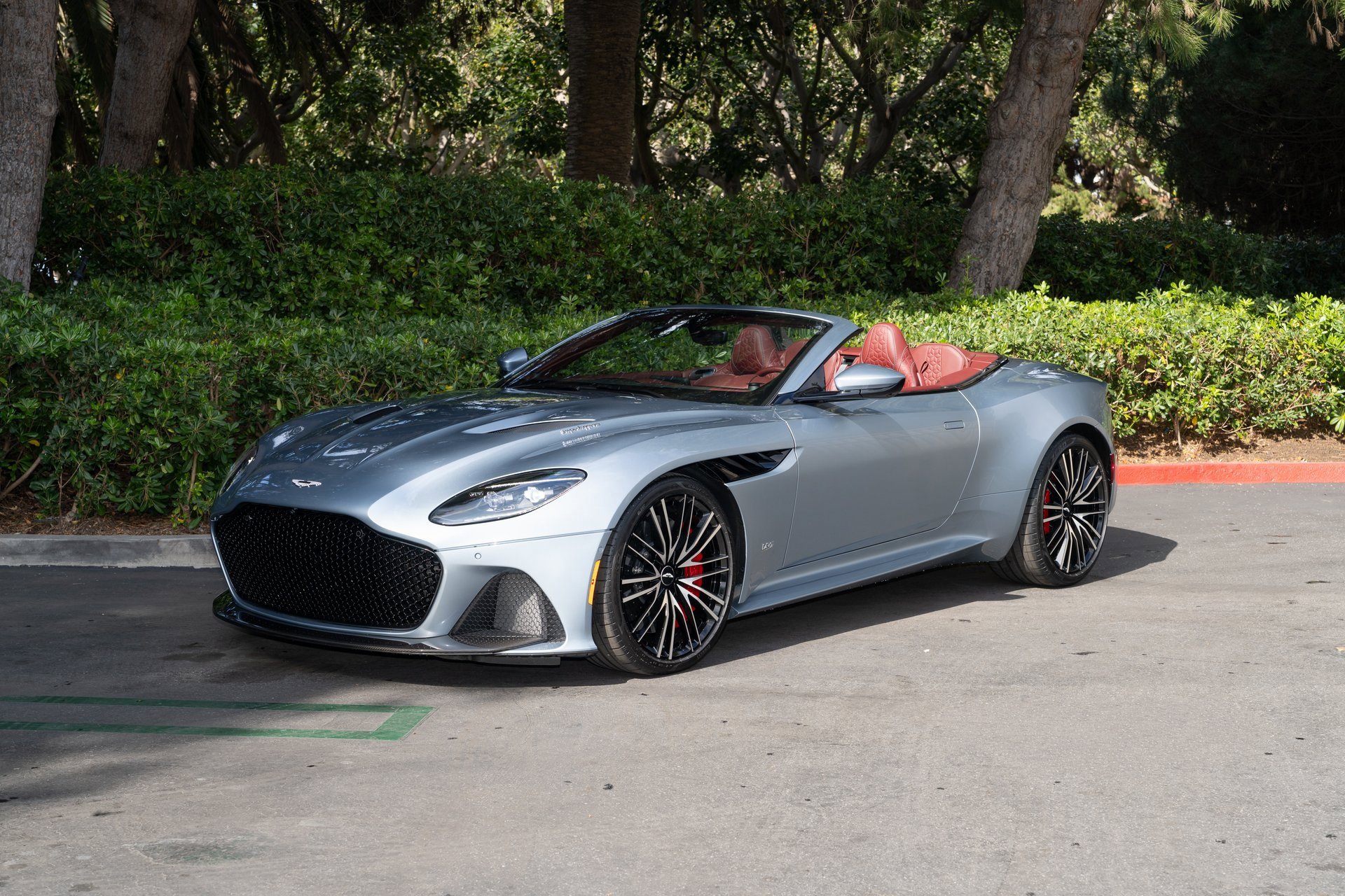 Used 2021 Aston Martin DBS Superleggera Volante image 27
