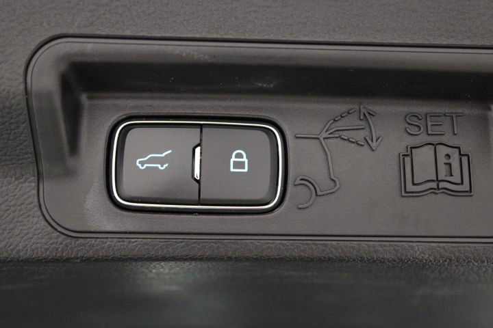 Used 2023 Ford Explorer XLT image 14