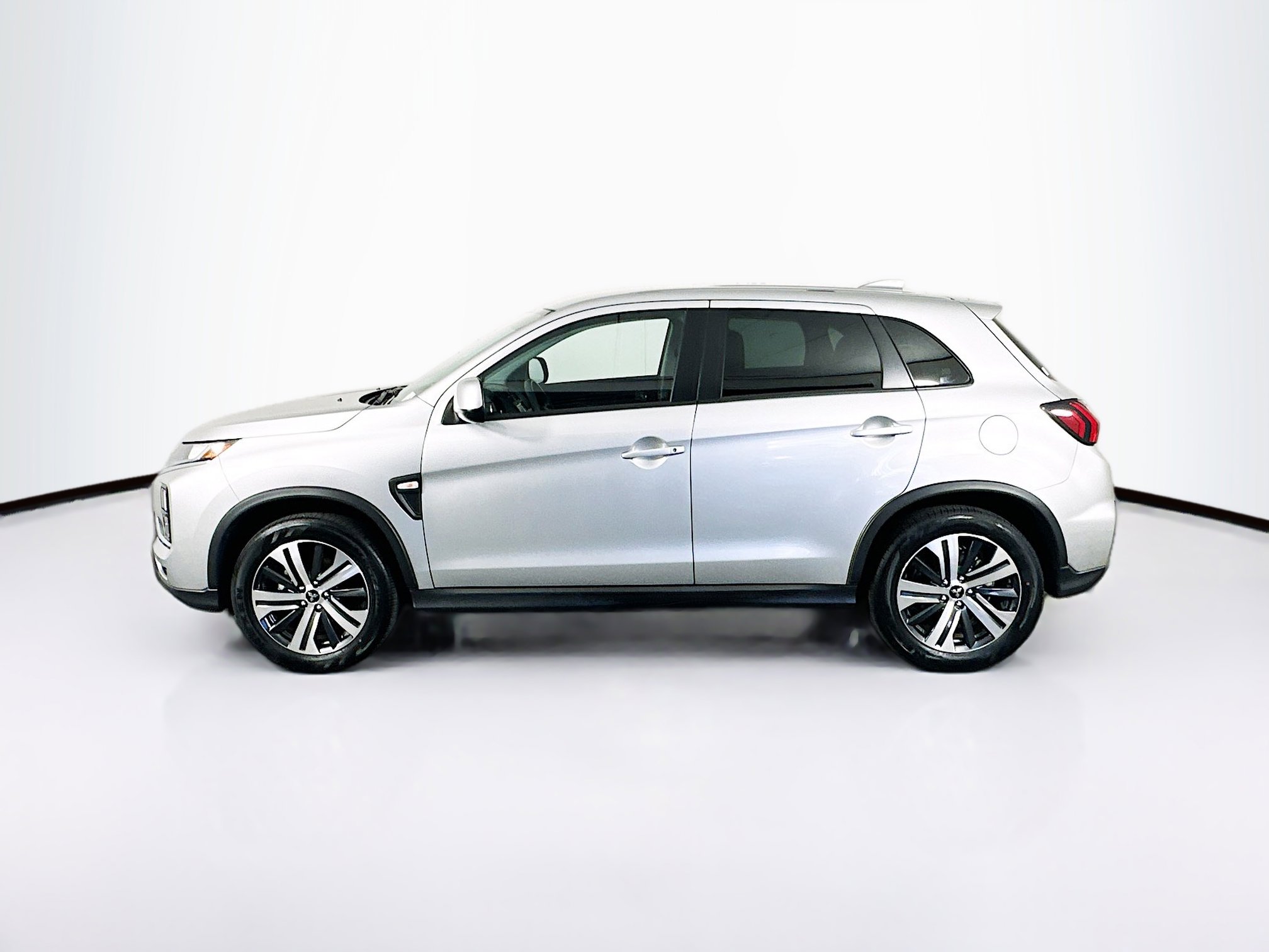 Used 2025 Mitsubishi Outlander Sport LE image 4