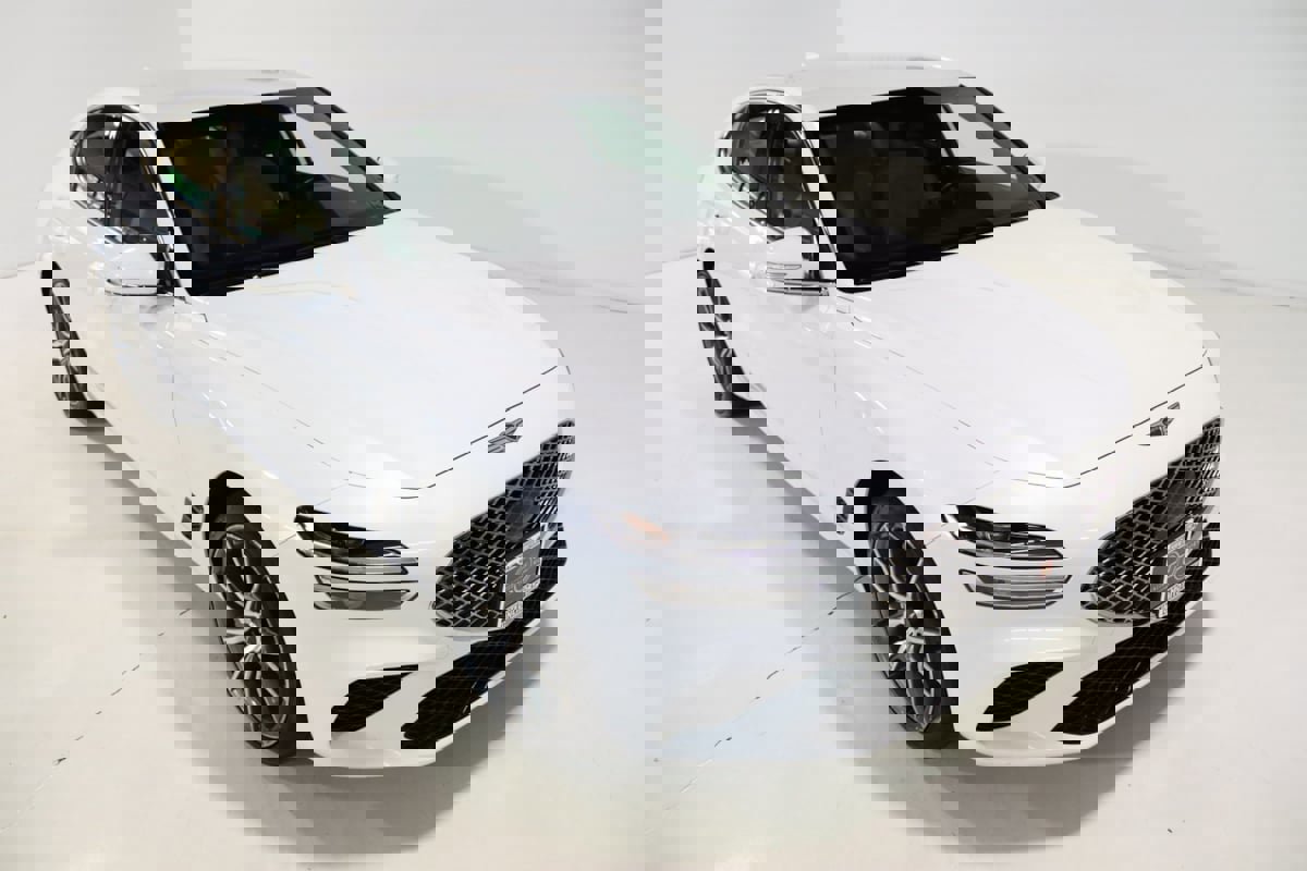 Used 2024 Genesis G70 2.5T image 9