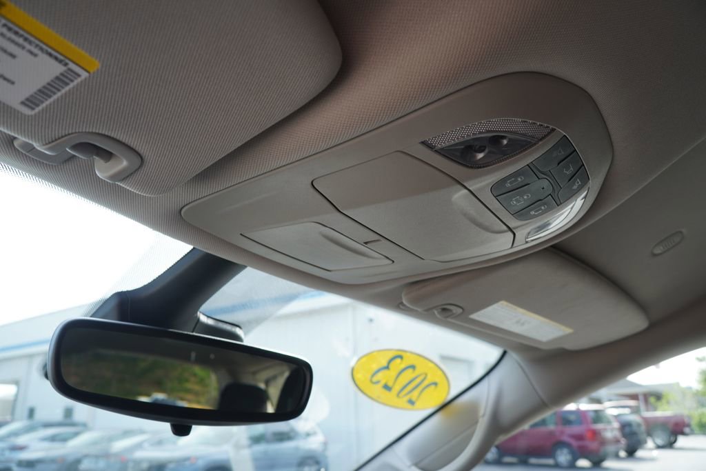 Used 2023 Chrysler Voyager LX image 31