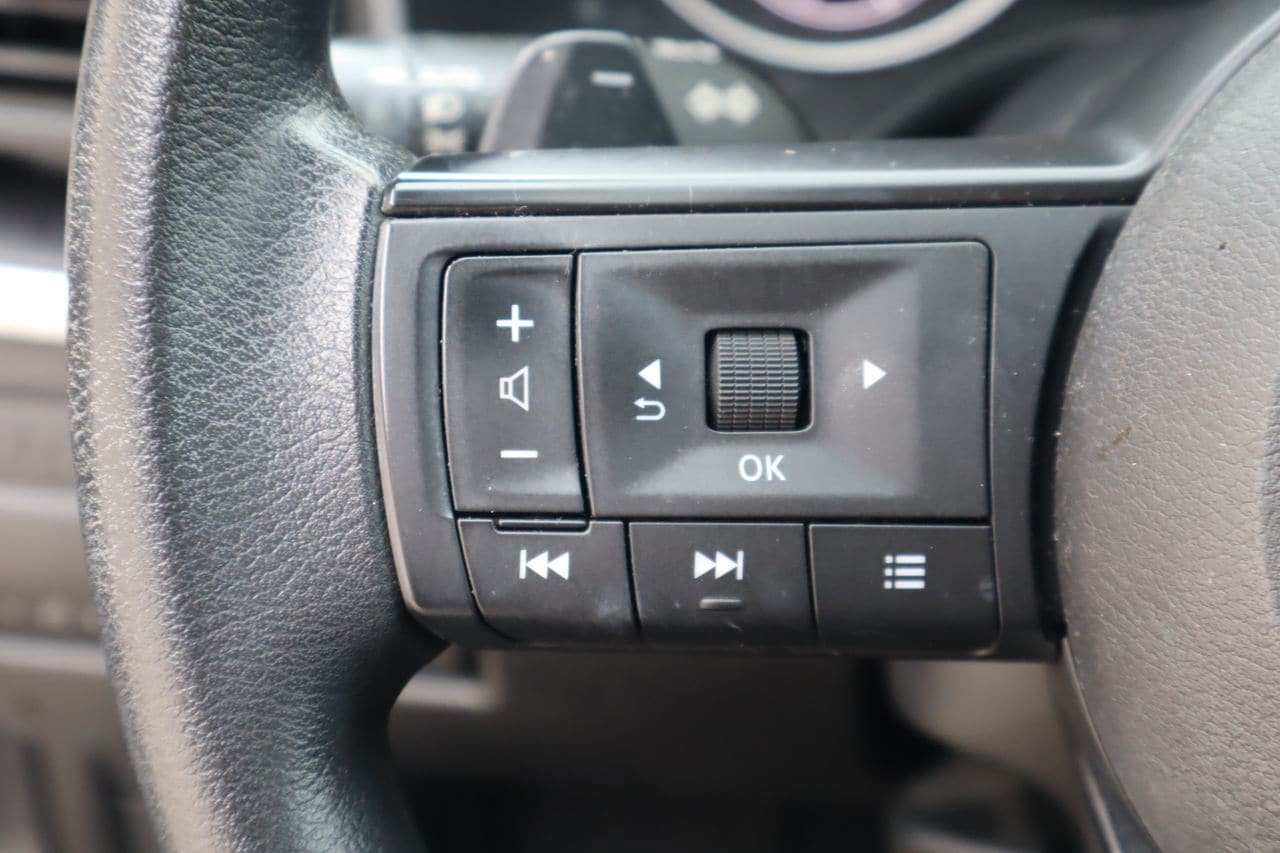 Used 2023 Nissan Rogue S AWD/4WD image 12