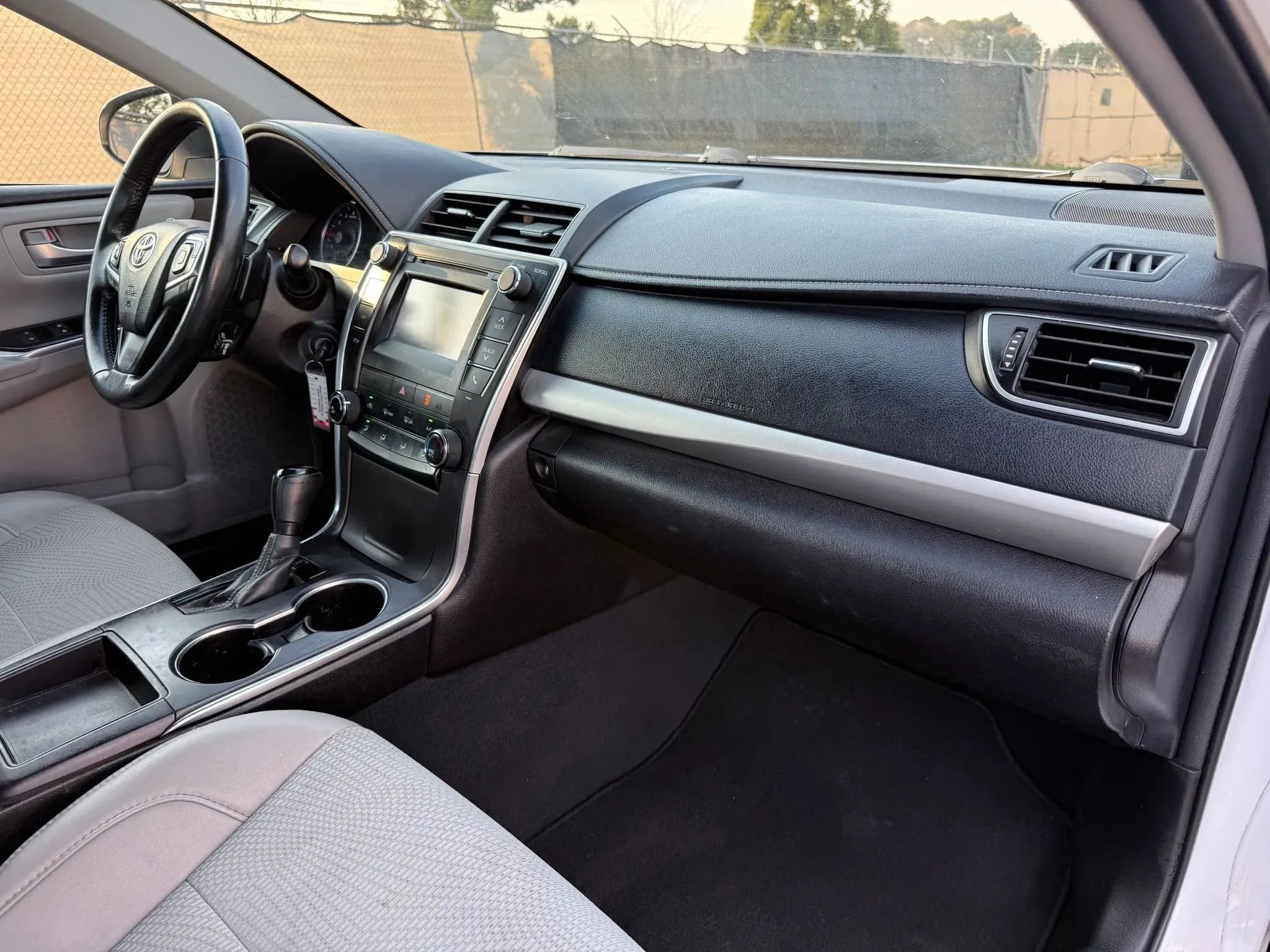 Used 2016 Toyota Camry SE image 19