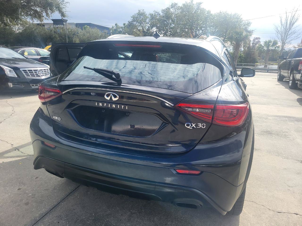 Used 2017 INFINITI QX30 AWD image 89