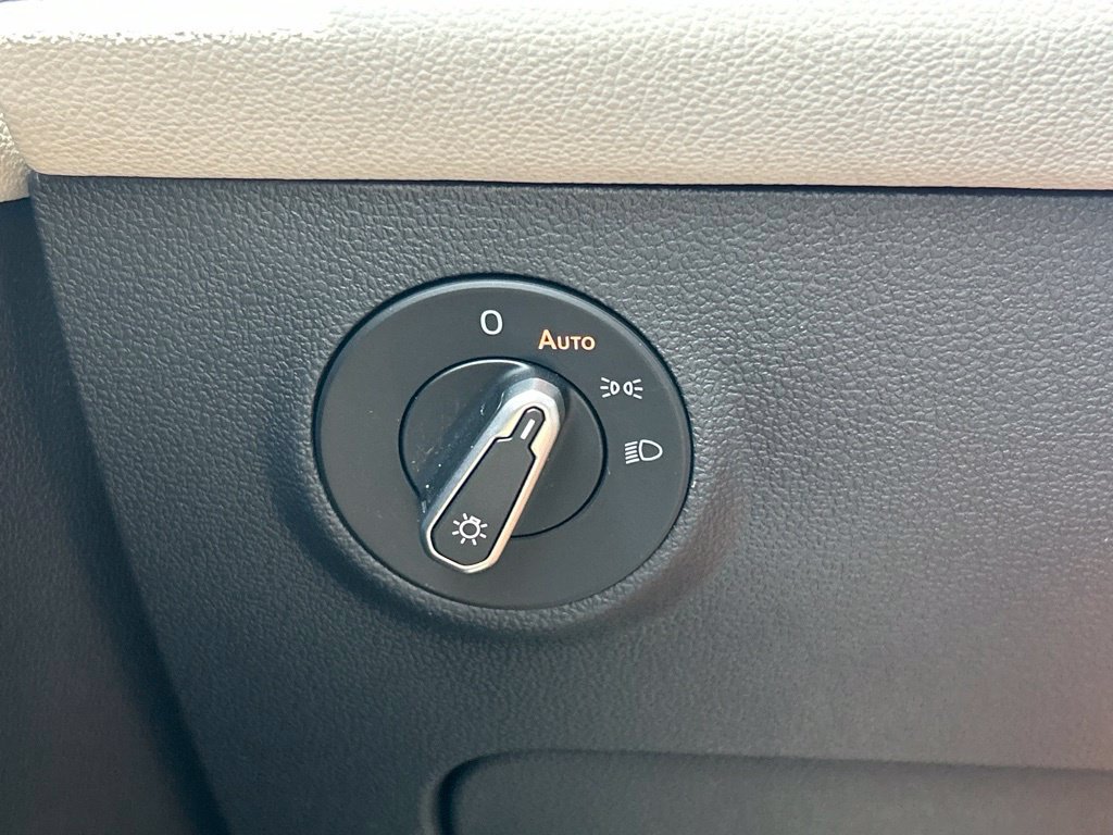 Certified 2025 Volkswagen Taos S FWD image 29