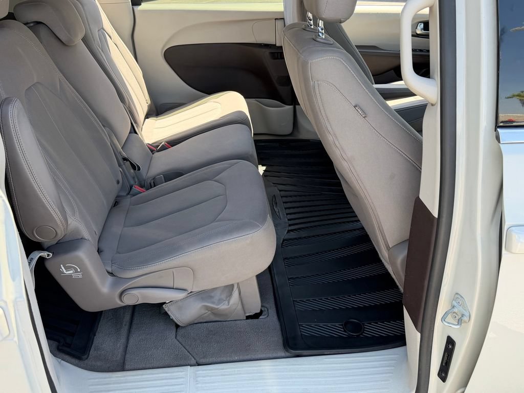 Used 2019 Chrysler Pacifica LX w/ Tire & Wheel Group FWD image 22