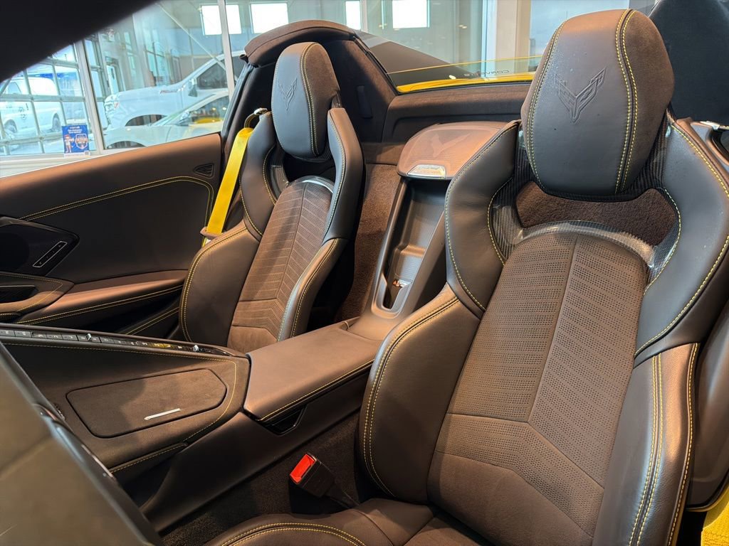 Used 2025 Chevrolet Corvette Stingray Premium Conv RWD image 14