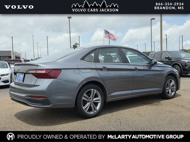 Used 2024 Volkswagen Jetta SE FWD image 4