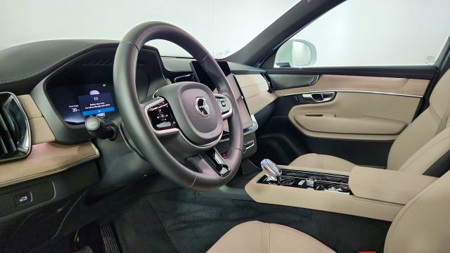 Used 2026 Volvo XC90 B6 Plus w/ Protection Package AWD/4WD image 12