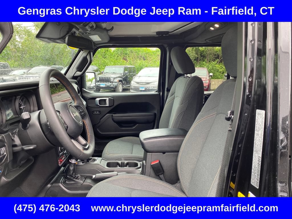 Used 2024 Jeep Wrangler Unlimited AWD/4WD image 9