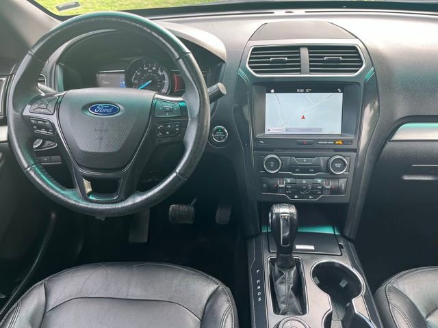 Used 2018 Ford Explorer XLT w/ Equipment Group 202A AWD/4WD image 22