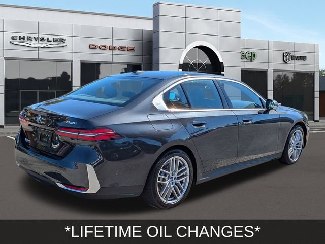 Used 2024 BMW 530i xDrive w/ Premium Package image 3