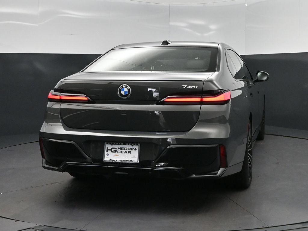 Certified 2026 BMW 740i w/ Executive Package RWD image 7