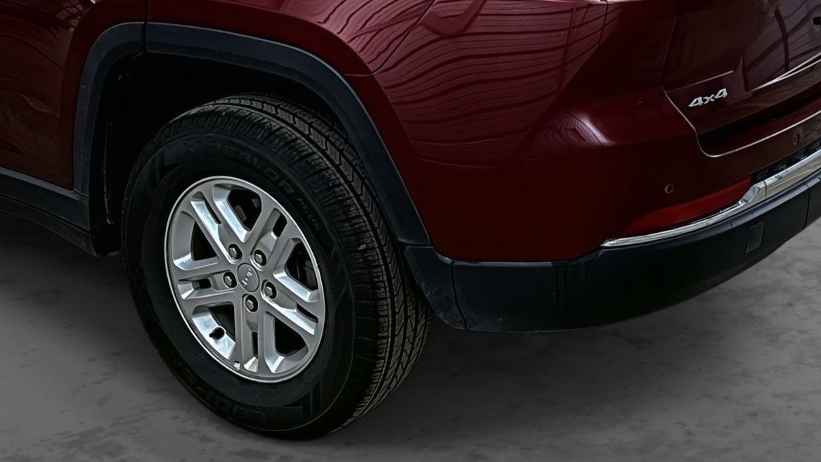 Used 2024 Jeep Grand Cherokee Laredo image 9