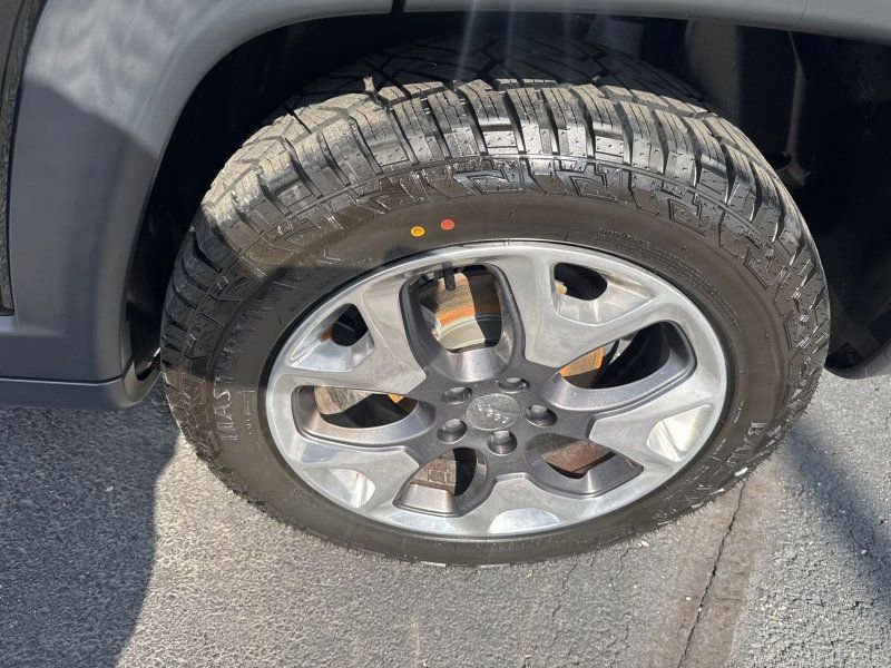 Used 2018 Jeep Compass Limited w/ Navigation Group AWD/4WD image 33