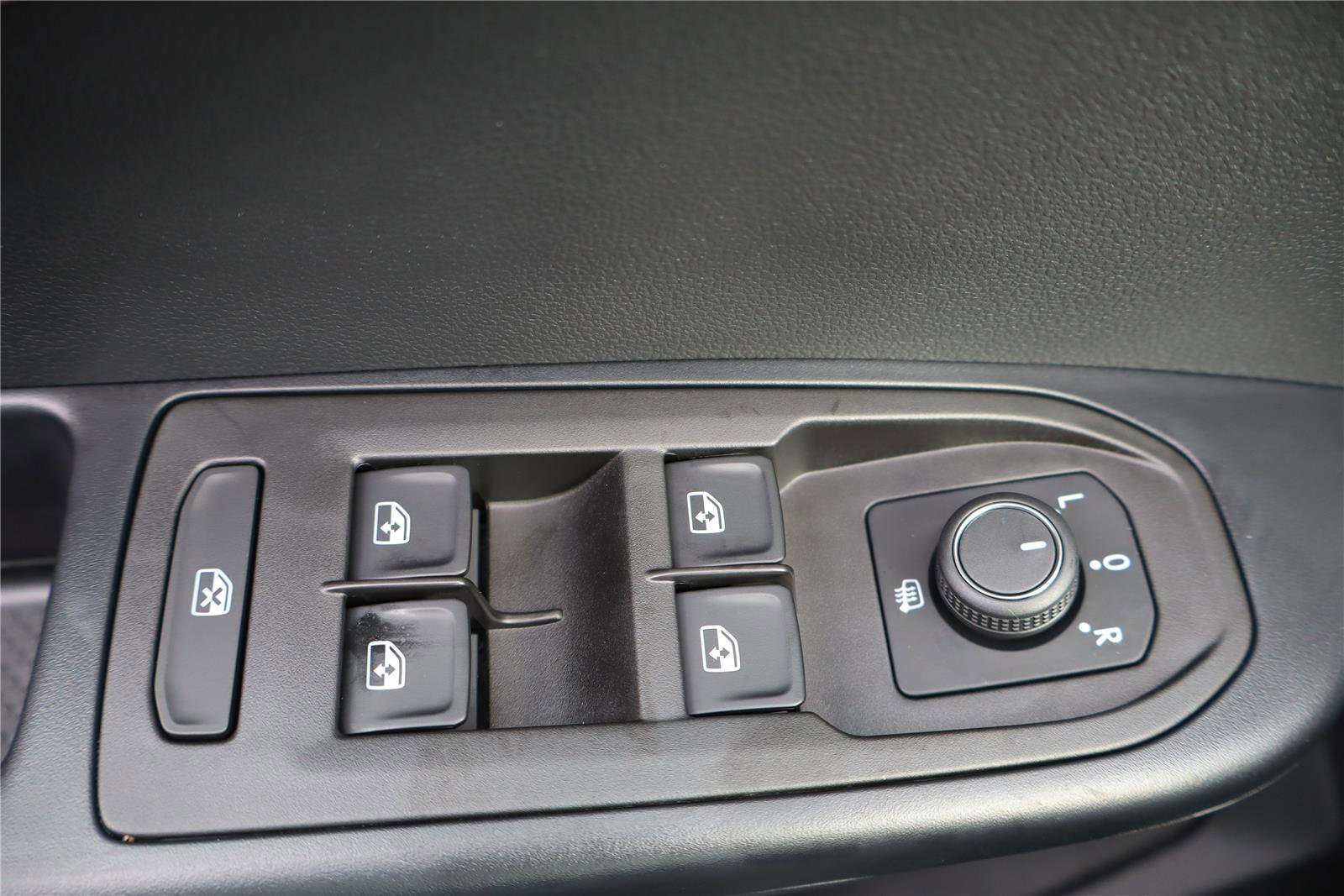 Certified 2025 Volkswagen Taos S image 14