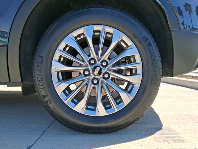 Used 2025 Cadillac XT4 Premium Luxury image 22