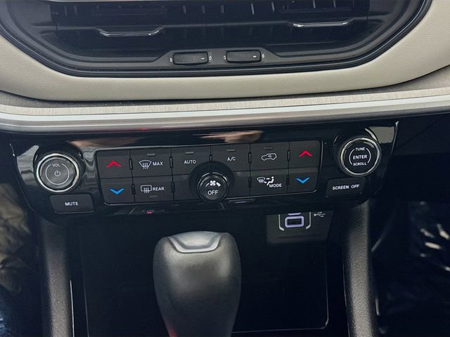 Used 2025 Jeep Compass Limited image 15