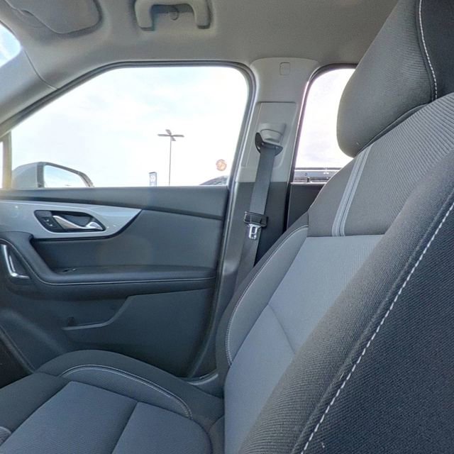 Used 2025 Chevrolet Blazer LT AWD/4WD image 25