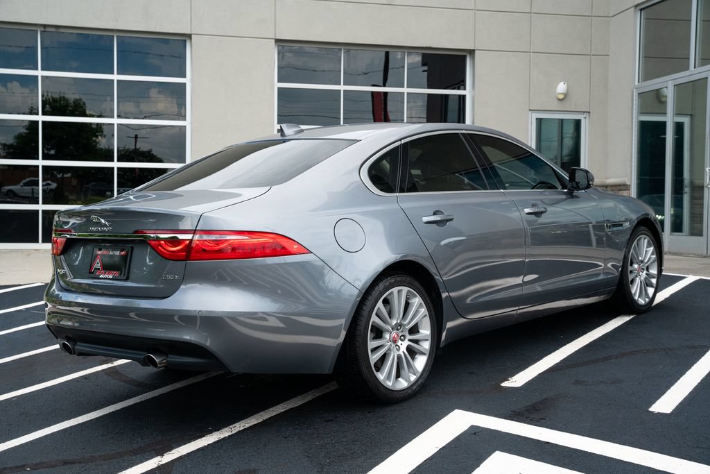 Used 2020 Jaguar XF Premium RWD image 12