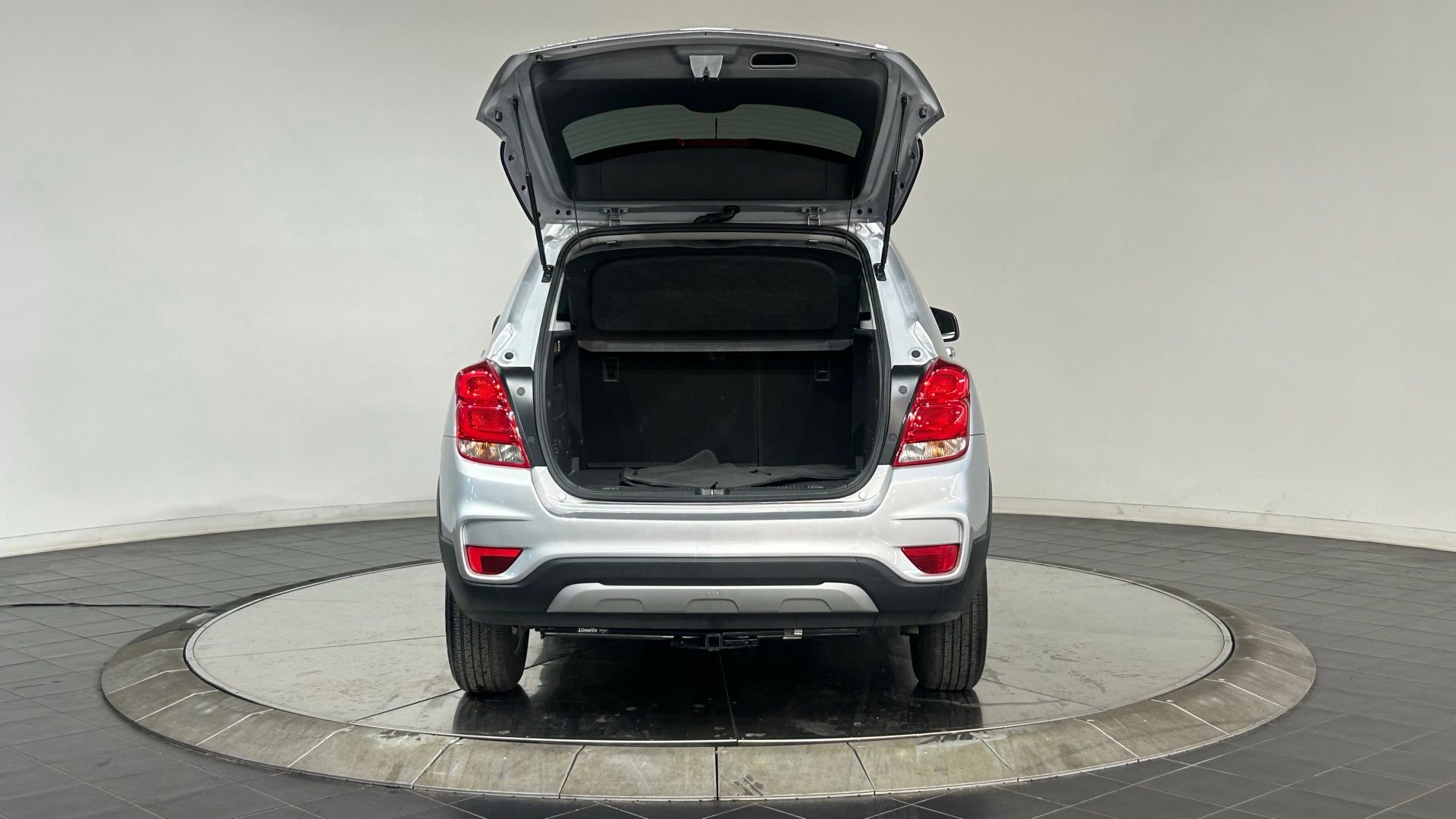 Used 2018 Chevrolet Trax LT w/ LT Convenience Package AWD/4WD image 26