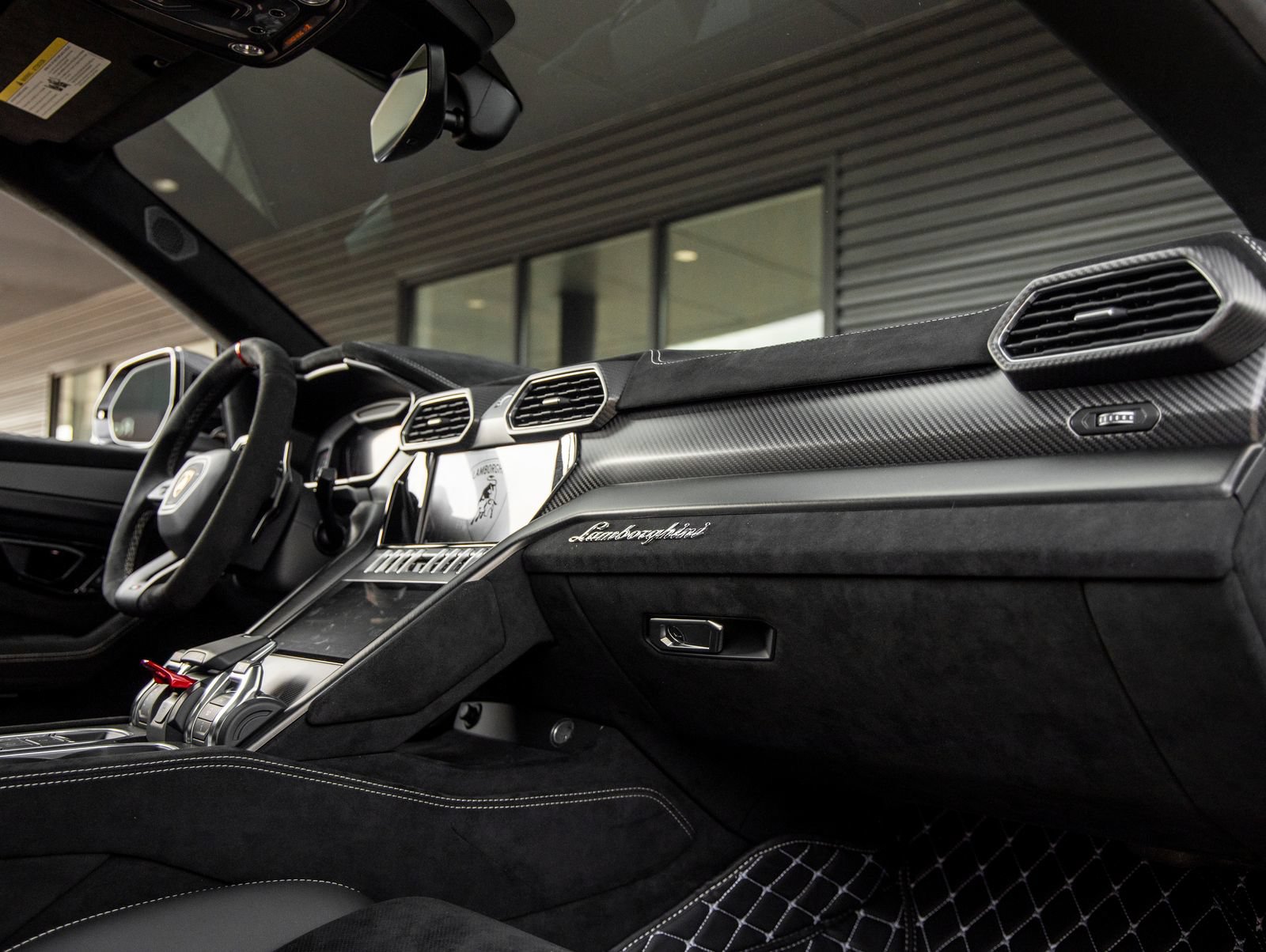 Used 2024 Lamborghini Urus Performante AWD/4WD image 59