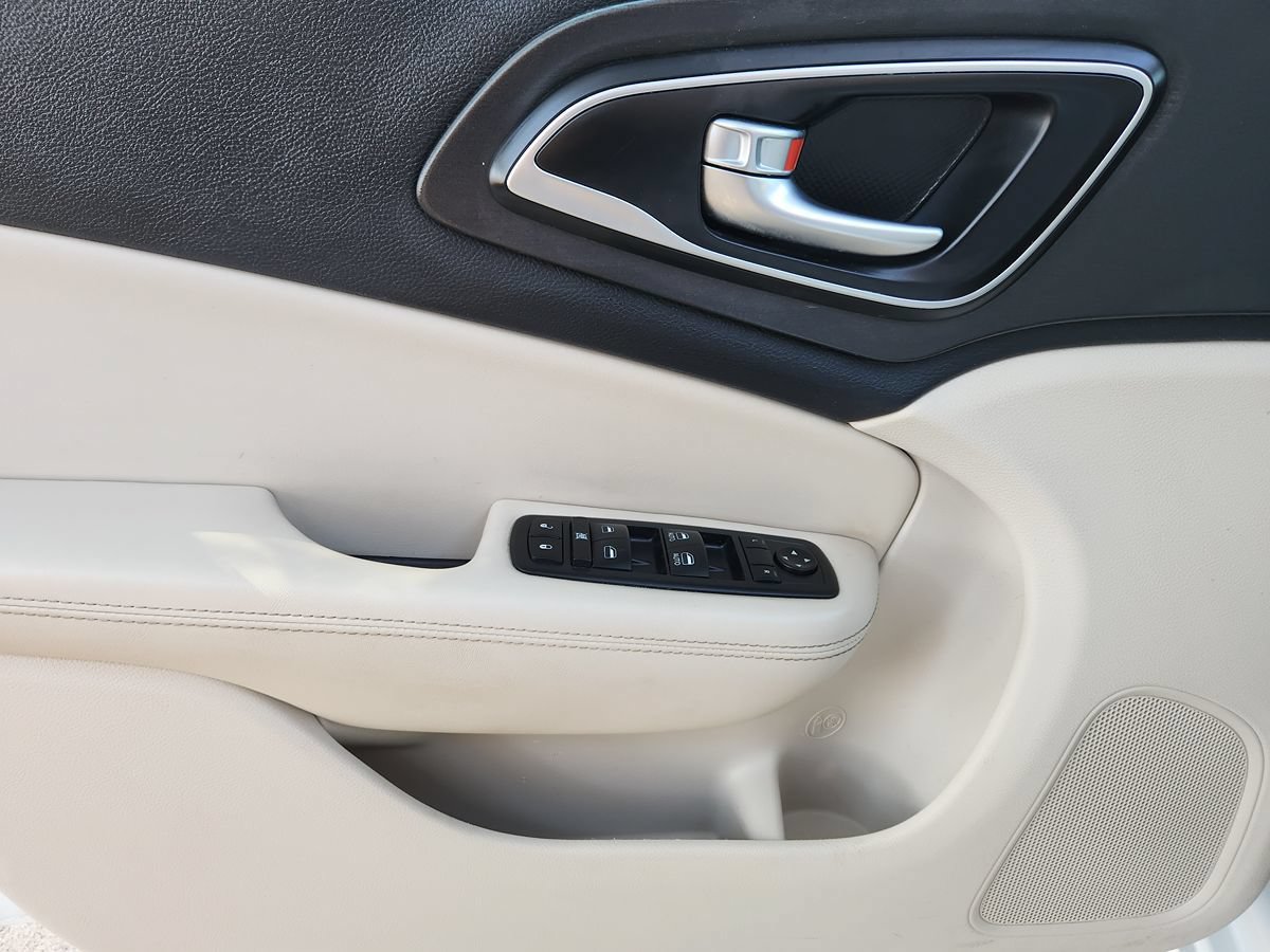 Used 2017 Chrysler 200 Limited Platinum FWD image 41