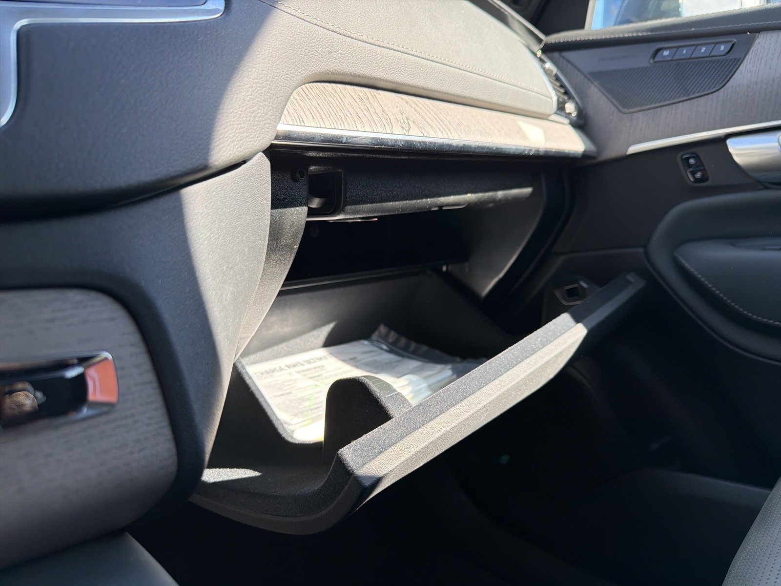 Used 2024 Volvo XC90 T8 Ultimate w/ Protection Package Premier image 50