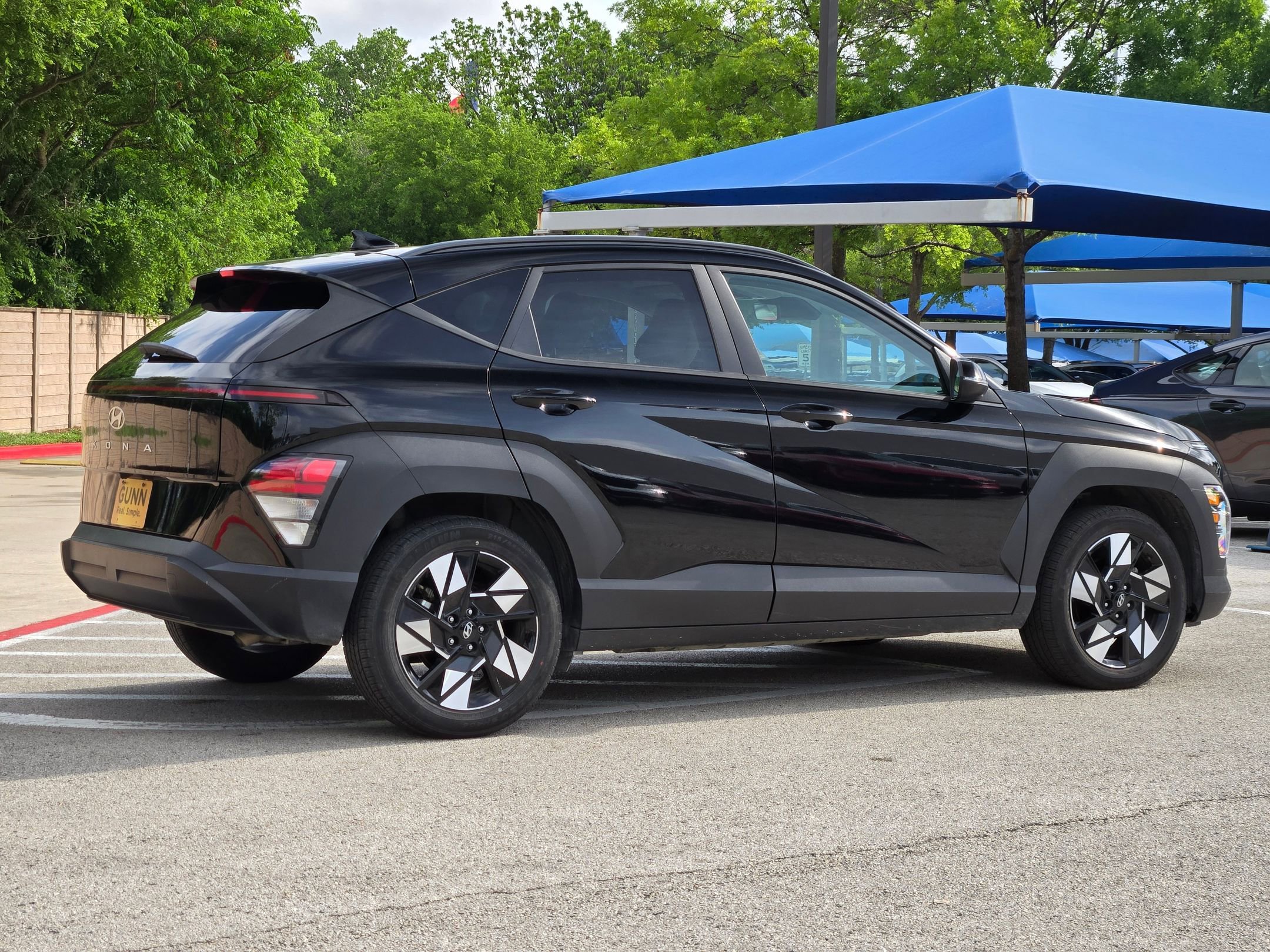 Used 2024 Hyundai Kona SEL FWD image 3