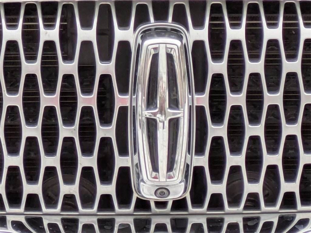 Used 2022 Lincoln Nautilus Reserve w/ Equipment Group 201A image 9