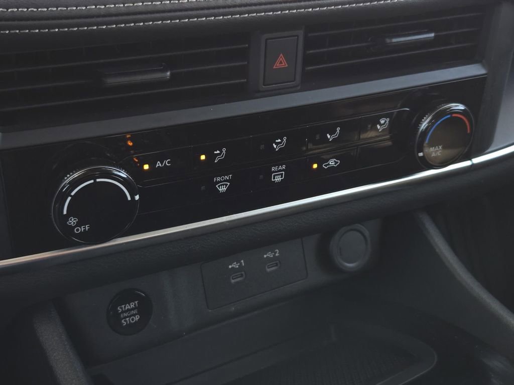 Used 2025 Nissan Rogue S image 21