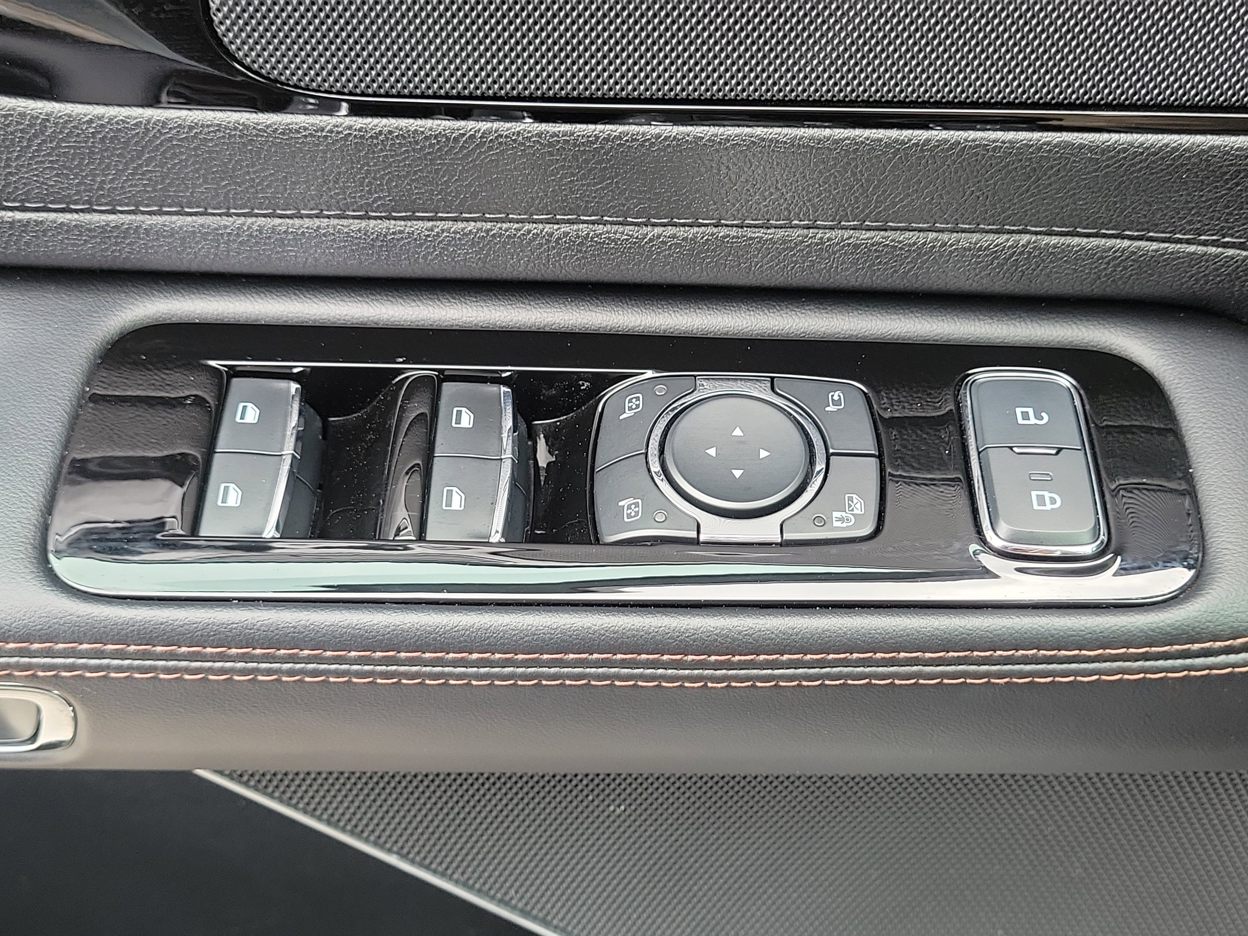 Used 2023 Lincoln Aviator 2WD w/ Premium Package image 18