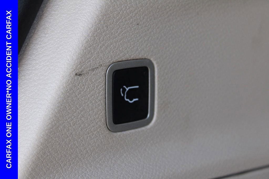 Used 2023 Chrysler Voyager LX image 11