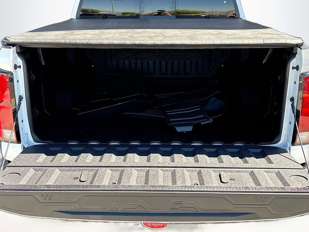 Used 2024 Chevrolet Colorado ZR2 w/ Technology Package image 27