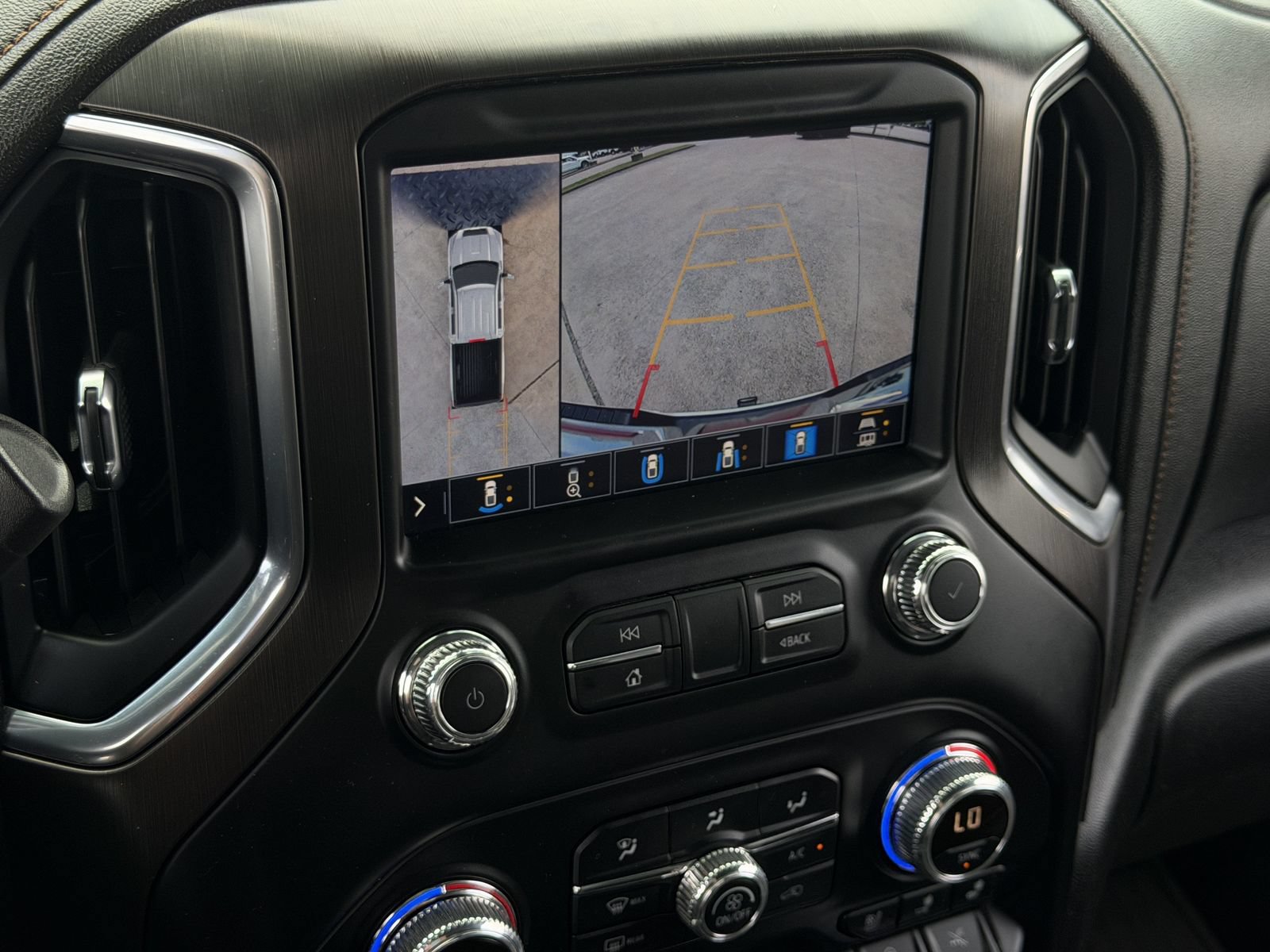 Used 2022 GMC Sierra 2500 AT4 w/ AT4 Premium Plus Package AWD/4WD image 21