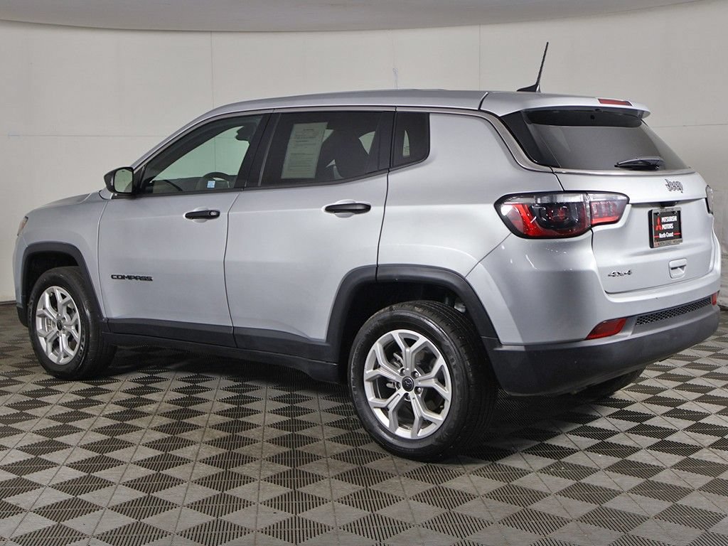 Used 2025 Jeep Compass Sport AWD/4WD image 6