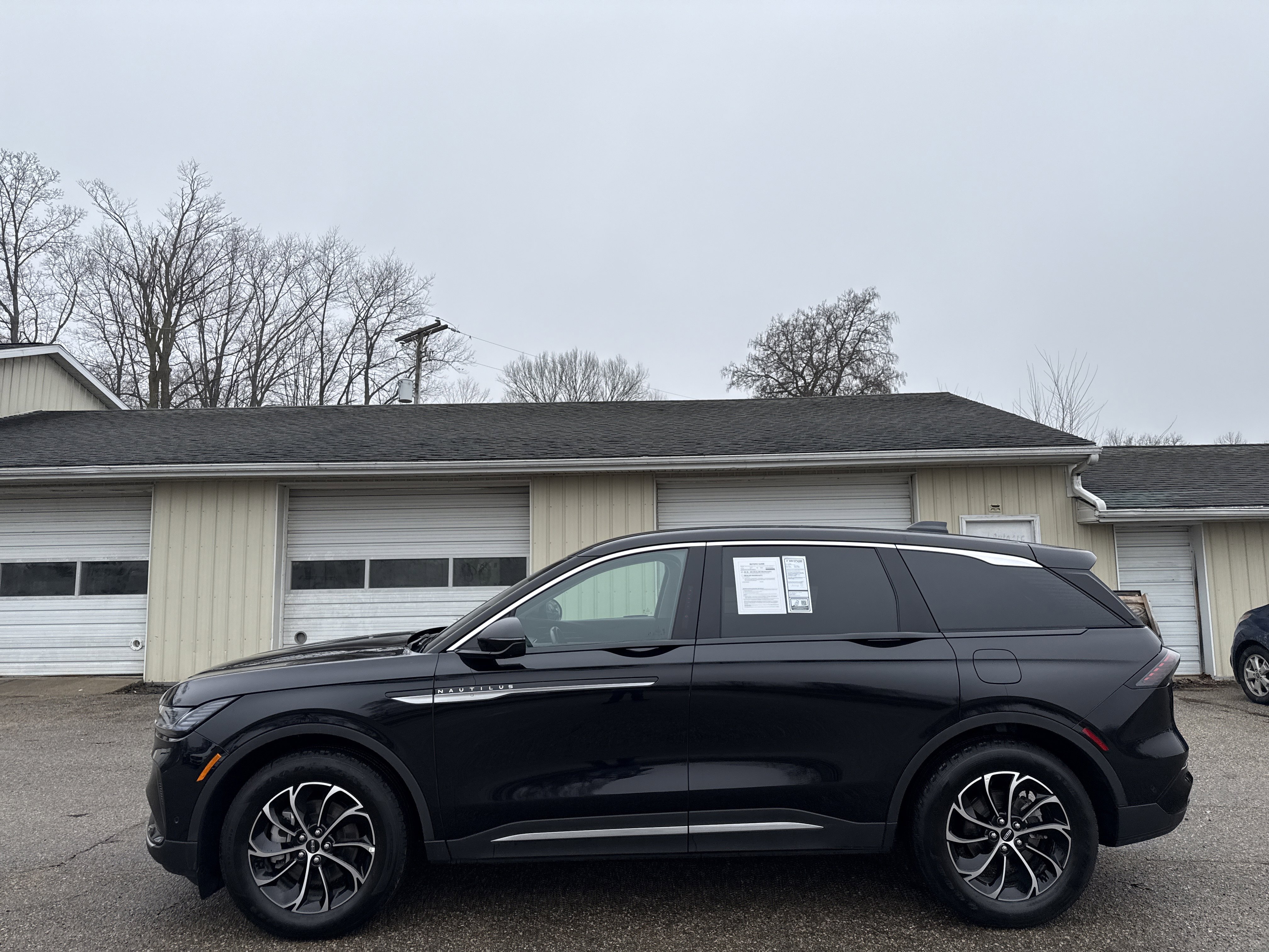 Used 2024 Lincoln Nautilus Premier image 9