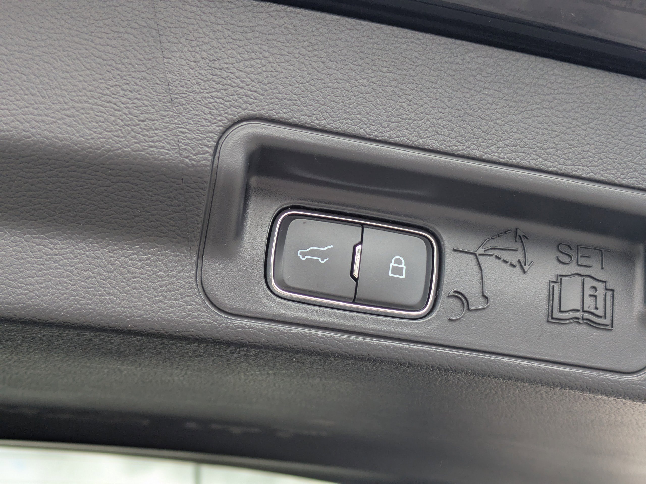 Used 2025 Ford Explorer ST-Line w/ Premium Package image 13