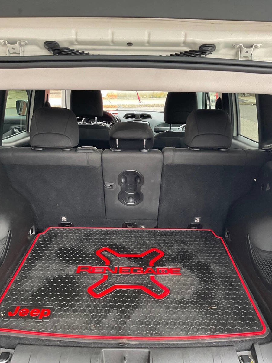 Used 2018 Jeep Renegade Altitude image 9