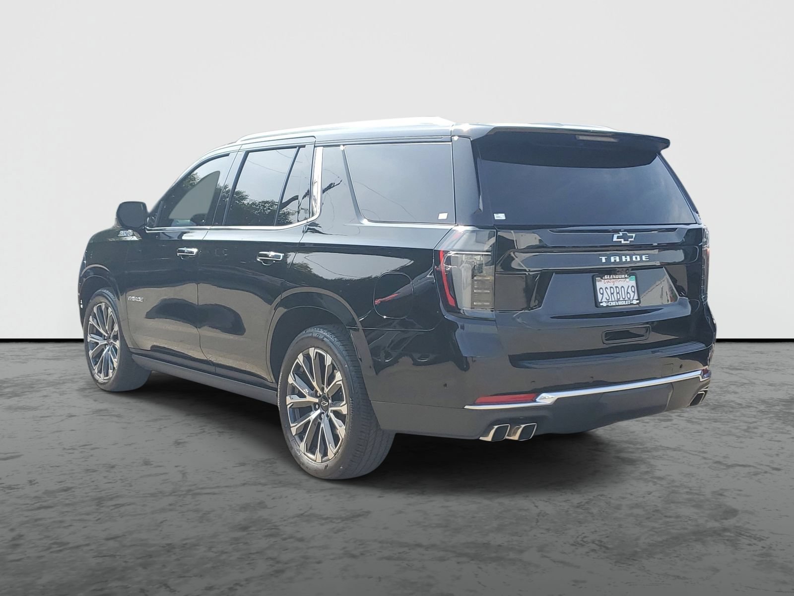 Used 2025 Chevrolet Tahoe High Country AWD/4WD image 3