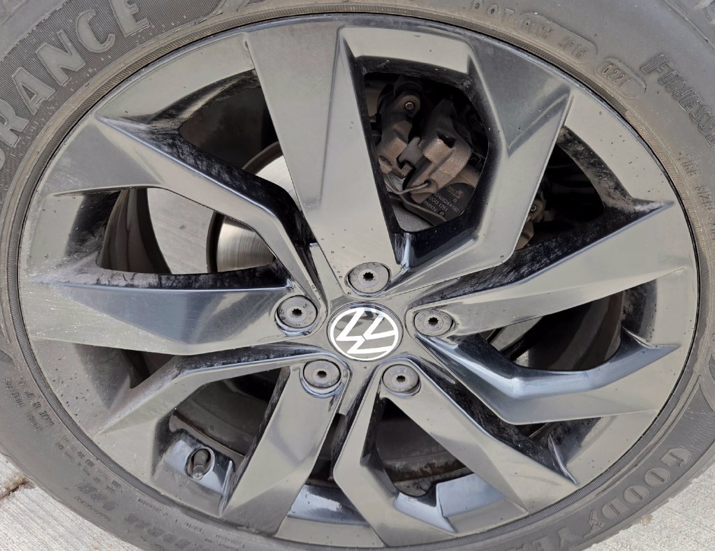 Used 2022 Volkswagen Taos SEL w/ Panoramic Sunroof Package FWD image 7