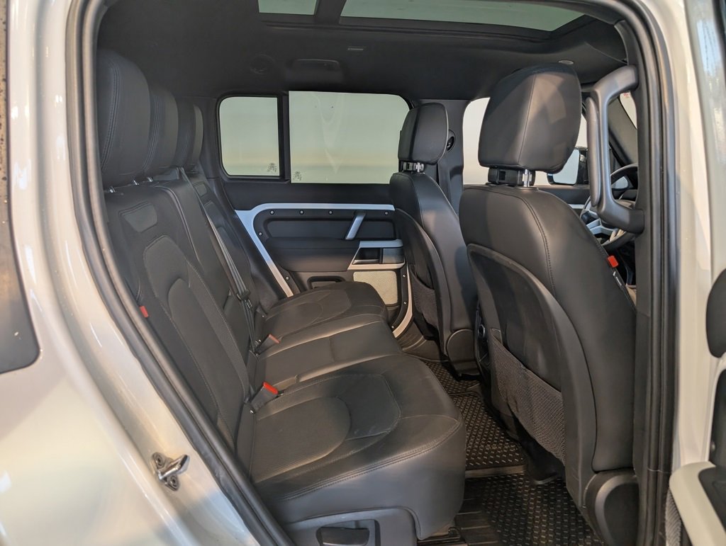 Used 2023 Land Rover Defender 130 X-Dynamic SE image 28