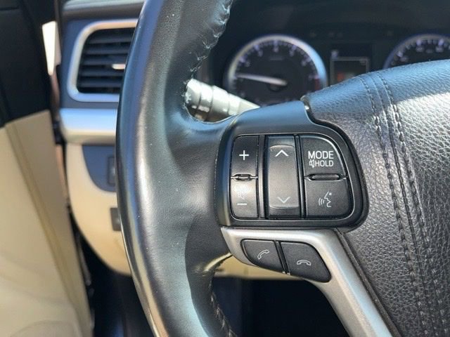 Used 2017 Toyota Highlander Limited Platinum image 16