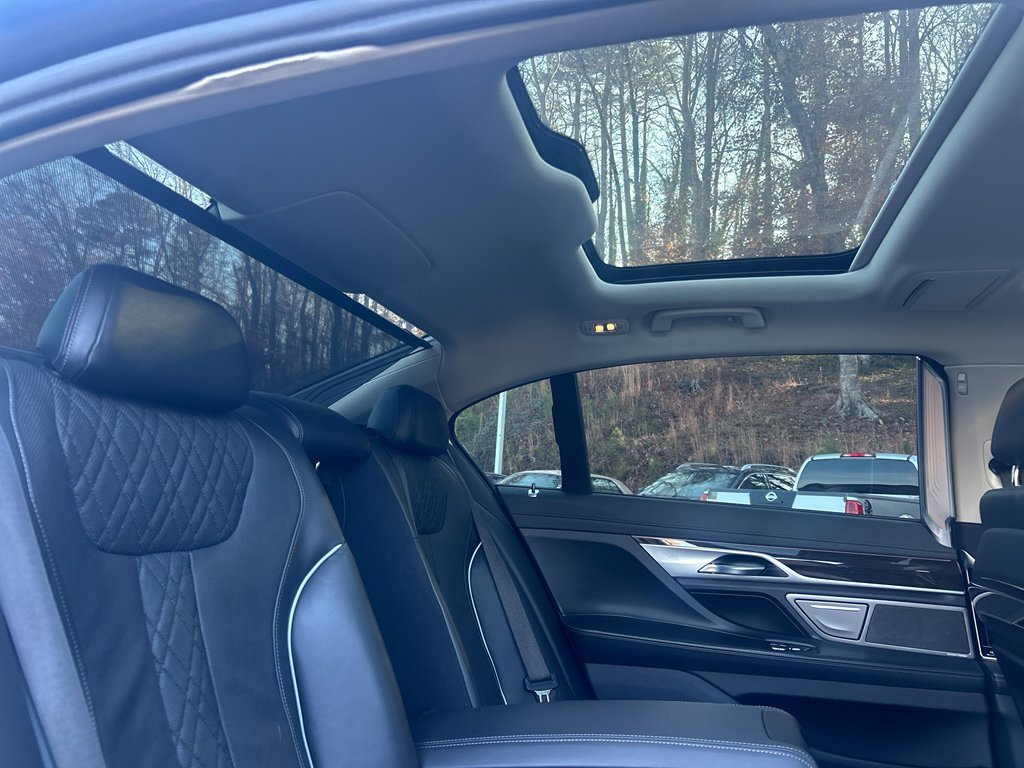 Used 2022 BMW 740i xDrive w/ Premium Package image 14